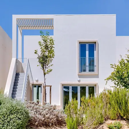 Al - Uptown Holiday home *